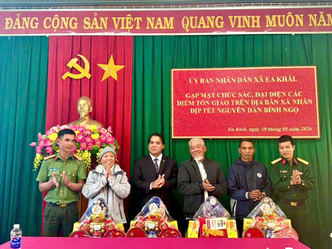 ỦY BAN NHÂN DÂN XÃ EA KHĂL TỔ CHỨC GẶP MẶT CHỨC SẮC, ĐẠI DIỆN CÁC ĐIỂM TÔN GIÁO NHÂN DỊP TẾT NGUYÊN ĐÁN BÍNH NGỌ 2026