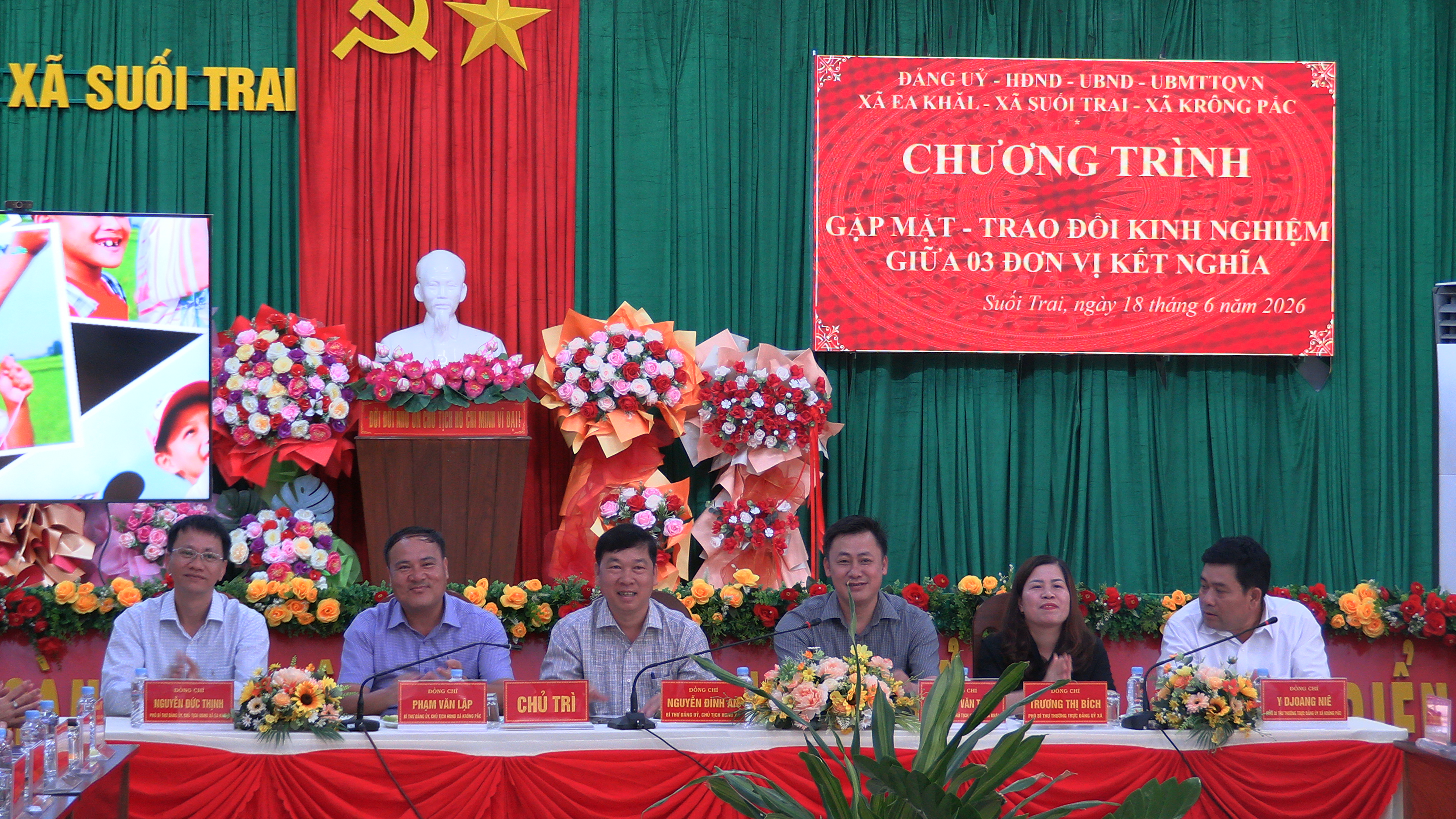 ĐOÀN CÔNG TÁC XÃ EA KHĂL THAM GIA CHƯƠNG TRÌNH GẶP MẶT, TRAO ĐỔI KINH NGHIỆM GIỮA CÁC ĐƠN VỊ KẾT NGHĨA