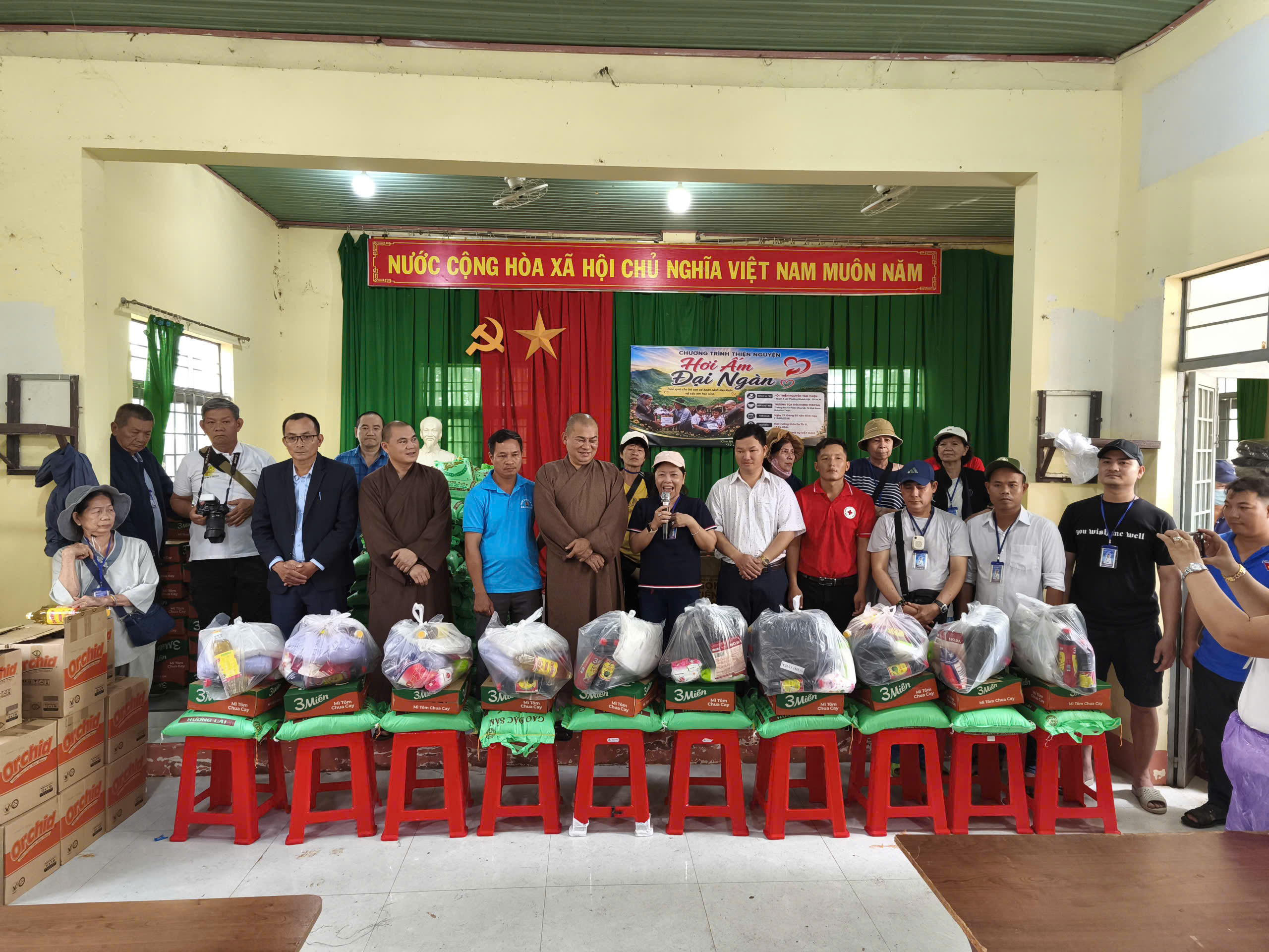 CHƯƠNG TRÌNH THIỆN NGUYỆN “HƠI ẤM ĐẠI NGÀN”: LAN TỎA YÊU THƯƠNG, KẾT NỐI NHÂN ÁI VÌ CỘNG ĐỒNG XÃ EA KHĂL